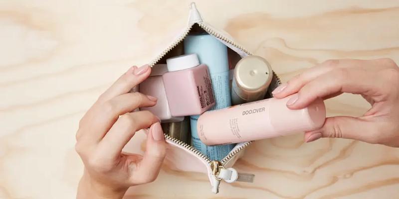 Niezbędnik kosmetyczny w podróży