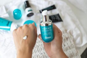 Jakie kosmetyki wybrać po mikrodermabrazji, aby zadbać o skórę?