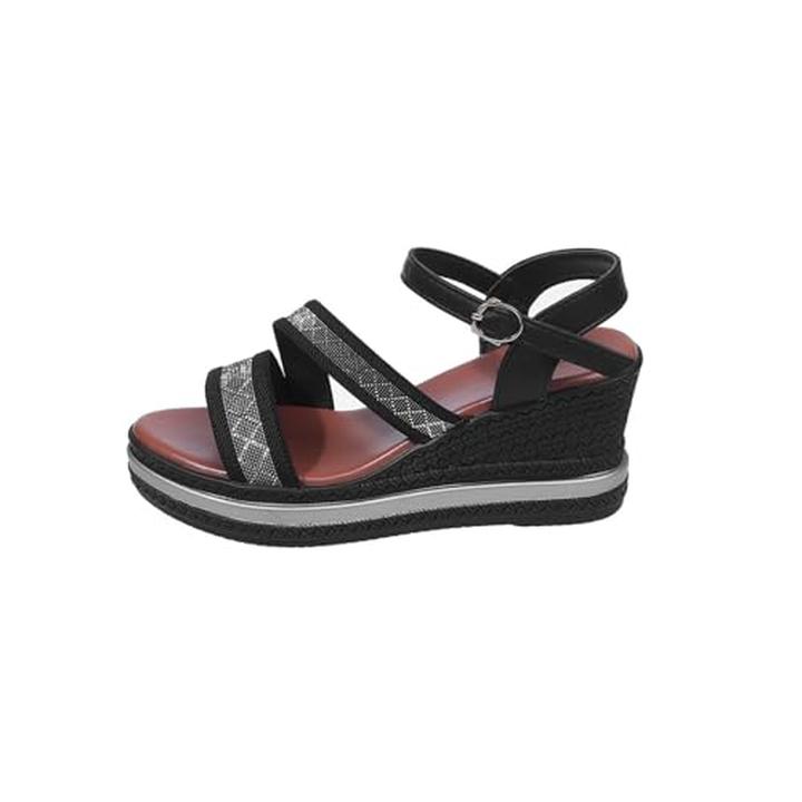 Stylowe i komfortowe: jakie buty do biura latem wybrać?