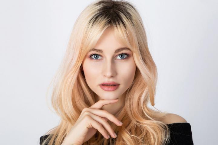 Farbowanie odrostów blond w domu