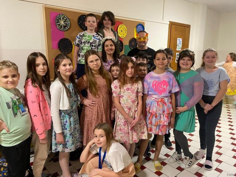 Jak stworzyć idealny strój wiosny dla dziewczynki – praktyczne porady i inspiracje