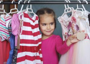 Jaki rozmiar odzieży jest odpowiedni dla 4-letniego dziecka?