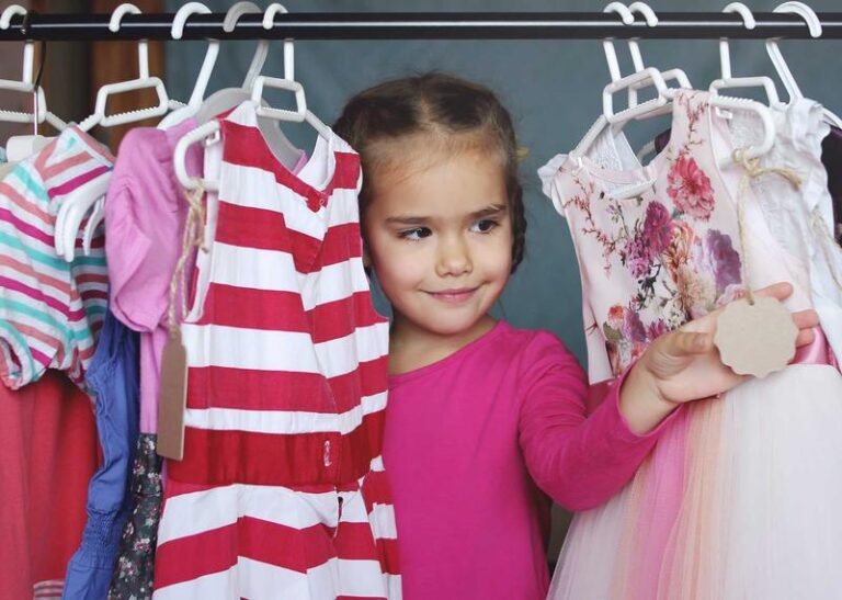 Jaki rozmiar odzieży jest odpowiedni dla 4-letniego dziecka?