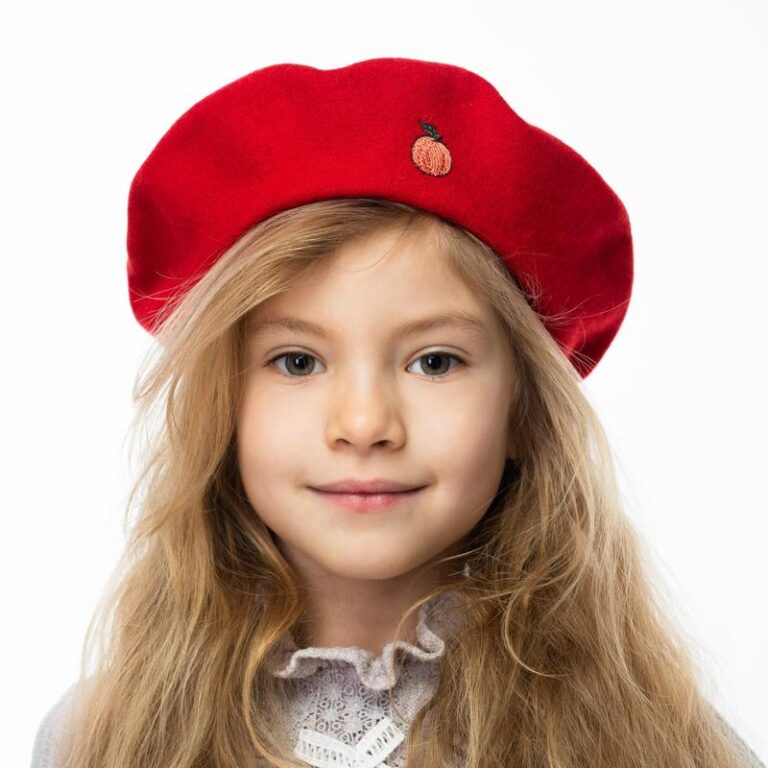 Twój przewodnik po szyciu: jak uszyć uroczy beret dla dziecka