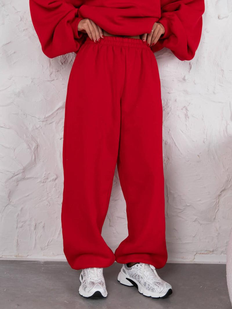 Buty do czerwonych spodni damskich