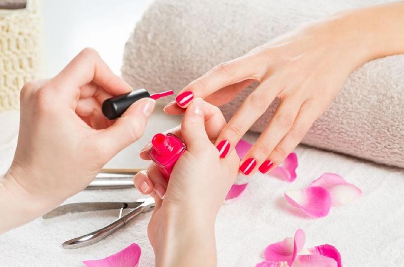 Substancje chemiczne w lakierach do paznokci