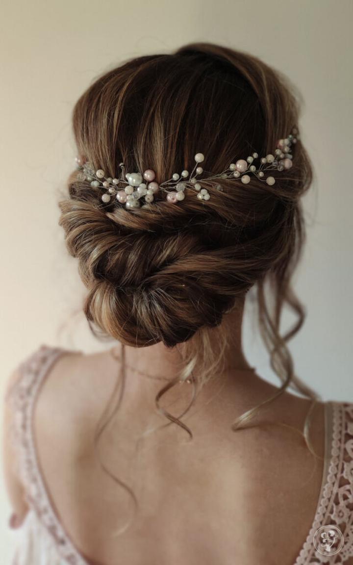 Fryzury ślubne dopasowanie do sukni