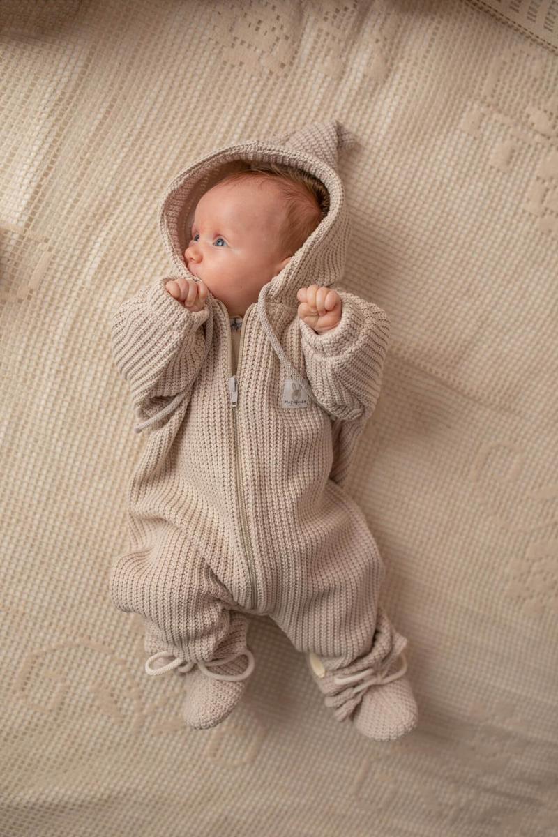 Idealny rozmiar kombinezonu dla noworodka