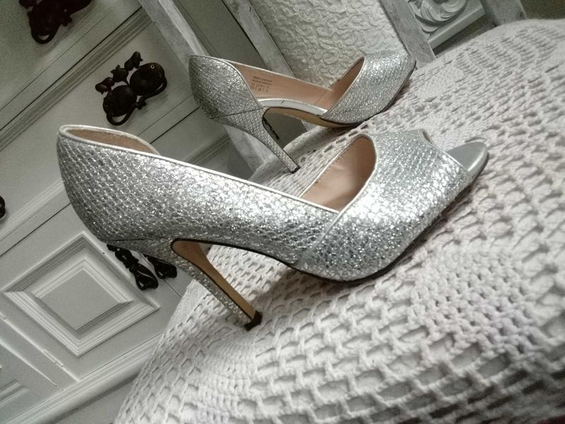 Najmodniejsze kolory butów 2026