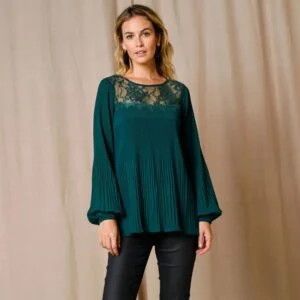 Jak idealnie dobrać bluzkę do plisowanej spódnicy?