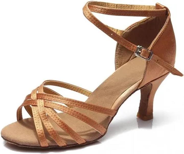 Jakie buty nosić w rozmiarze 22.5? Odkryj idealne dopasowanie!