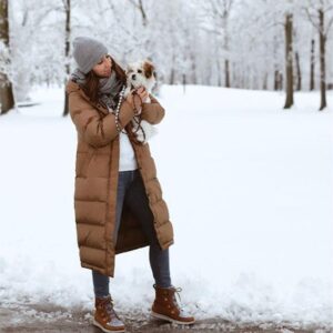 Zimowe stylizacje: jak nosić spódnice i czuć się komfortowo