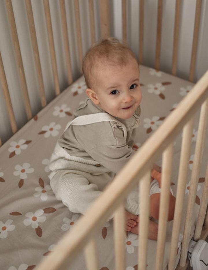 Jak uszyć prześcieradło do łóżeczka