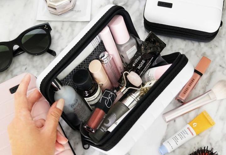 Kosmetyki w bagażu podręcznym