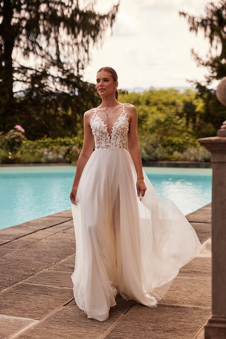 Od szkicu do projektu sukni ślubnej