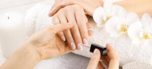 Malowanie paznokci hybrydą – czy to dobry wybór?