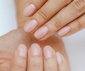 Manicure japoński a nowe kolory: czy można malować paznokcie po zabiegu?