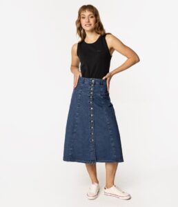 Stwórz wyjątkową spódnicę z guzikami – krok po kroku dla początkujących